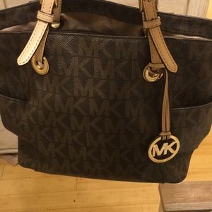 TRADE!!! Michele Kors purse really good condition